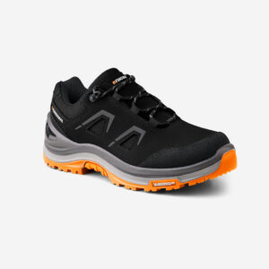 HIKER black_ escorzo